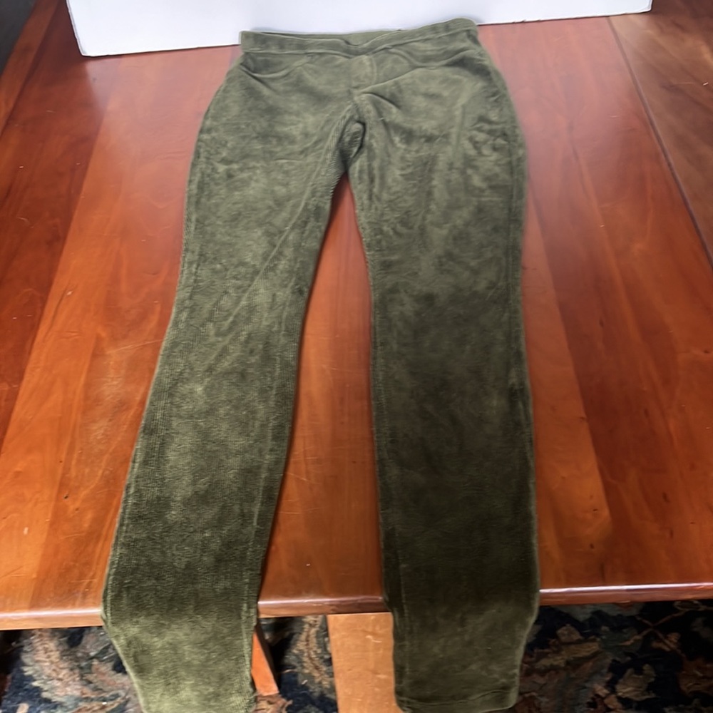 Hue corduroy style ivy green leggings. Size XS. Like new